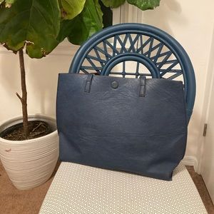 Nordstrom Street Level REVERSIBLE Tote Magnetic closure